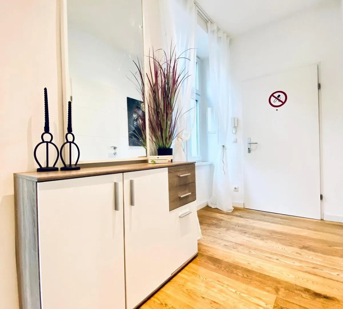 Elegant 2Br Apartment With Balcony Near Millennium City Vienna