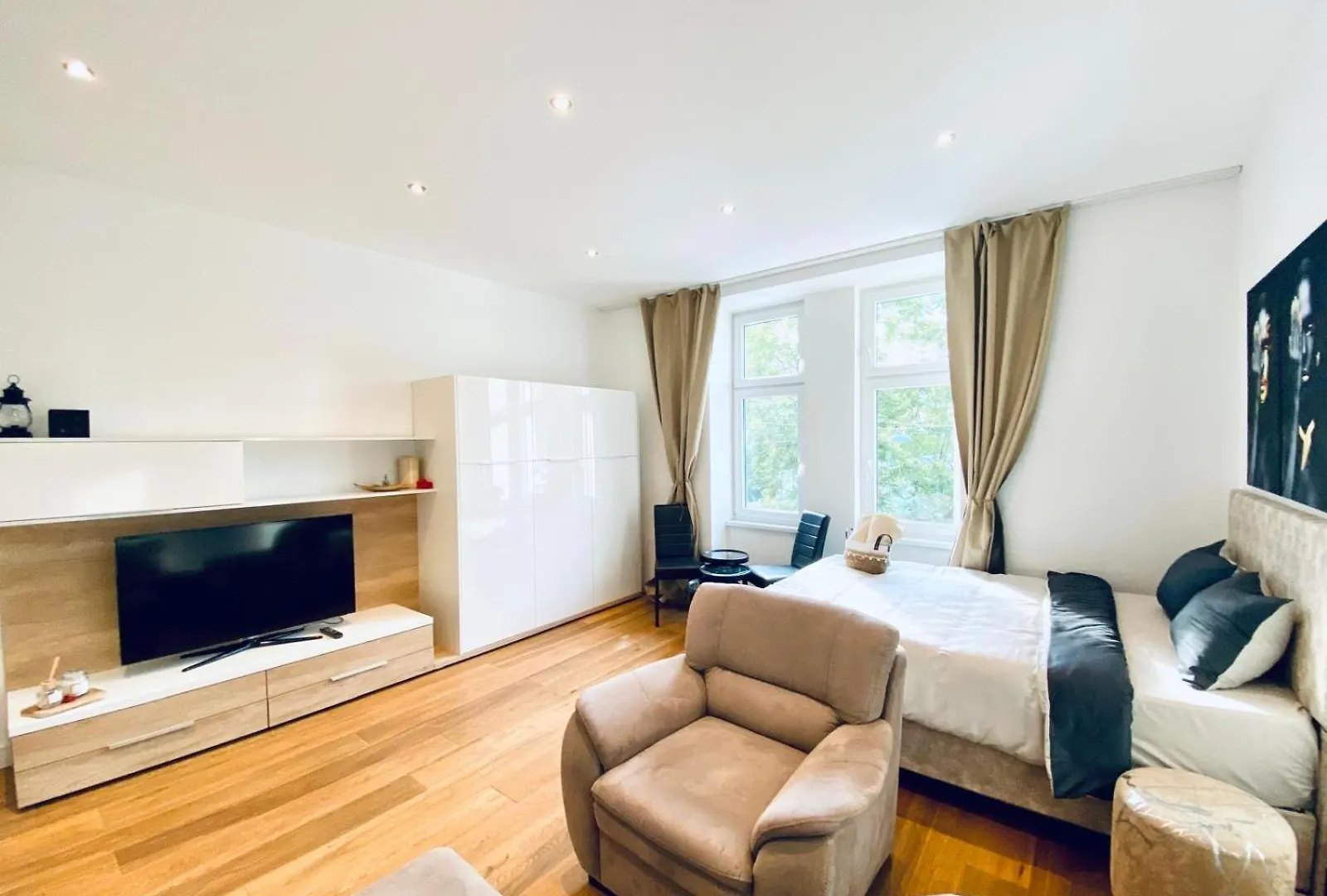 Elegant 2Br Apartment With Balcony Near Millennium City Vienna Austria