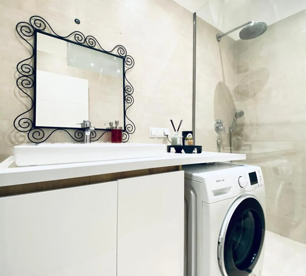 Elegant 2Br Apartment With Balcony Near Millennium City Vienna