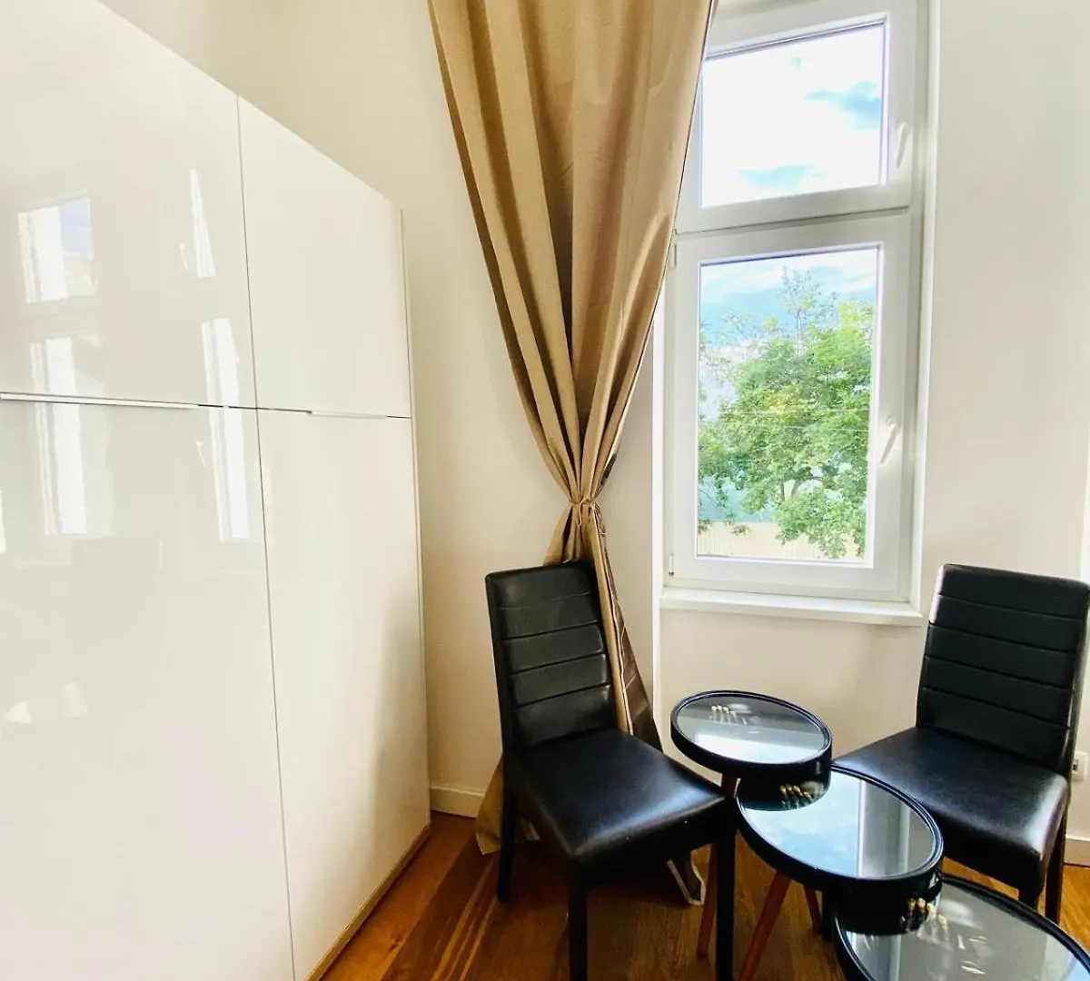 Elegant 2Br Apartment With Balcony Near Millennium City Vienna Austria